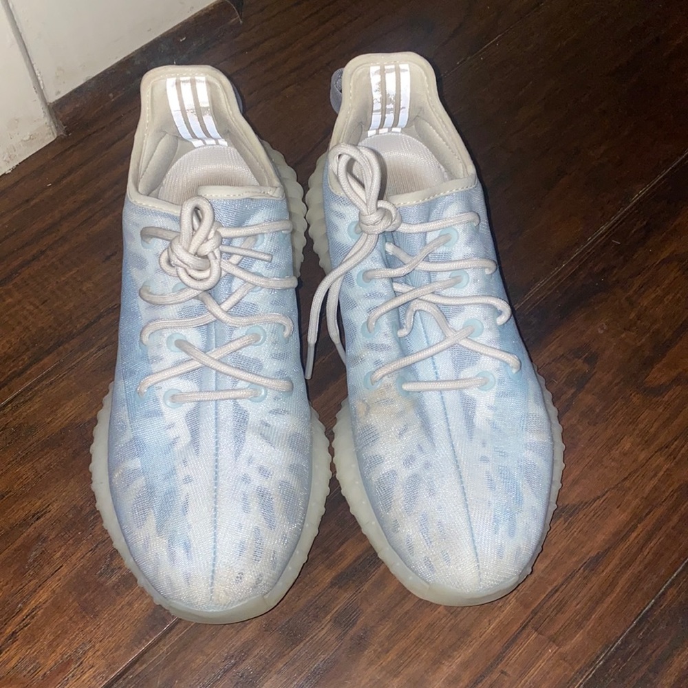 BARELY WORN- Yeezy 350 Boost Mono Ice